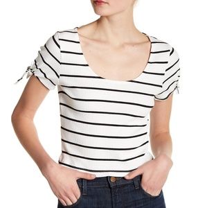 Lush – Short Sleeve Knit Cropped Tee